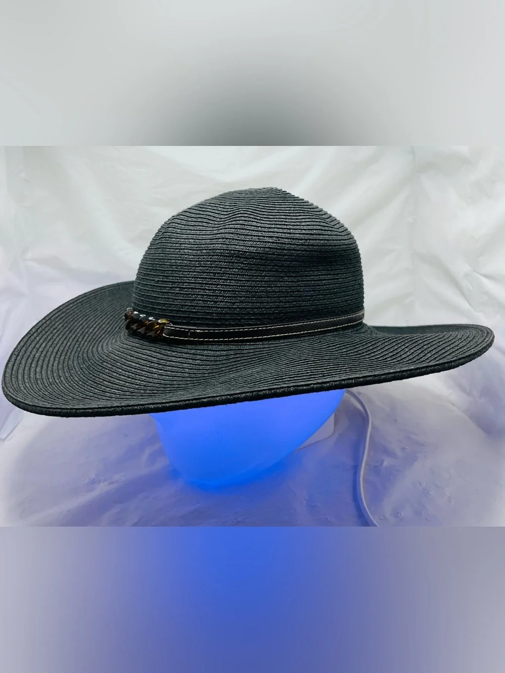 The Unbranded Brand elegant black
